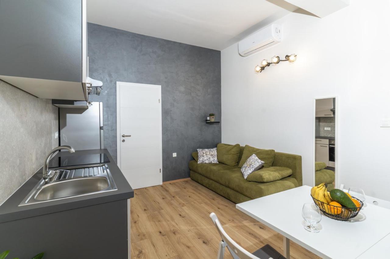 Stunning Apartment In Quiet Street Near Center With Free Parking 4 Floor Rijeka Exterior foto